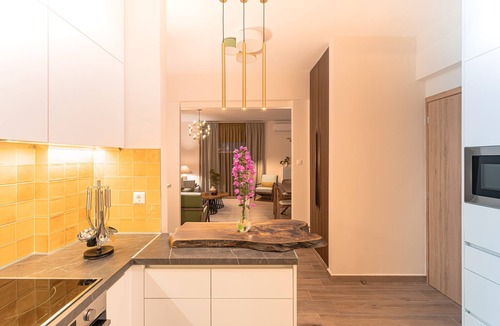 Glyfada Apartment | Artsy Spacious Cozy 2 BDR - 2 BAR Apartment in the quiet Glyfada Center