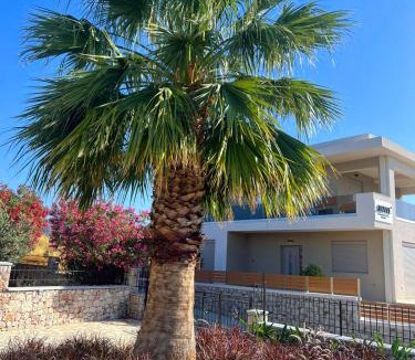 Archipolis House | ARYVE Townhouse Rhodos mit Akropolis- und Meerblick sowie Jacuzzi und tollen Sonnenterrassen und Garten