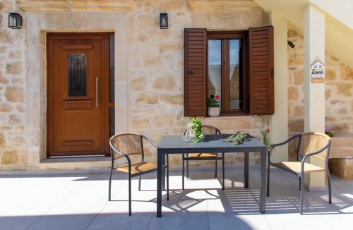 Asites Villa | Asmani Traditional House with Jacuzzi, Sauna & small Gum, ideal for relaxing