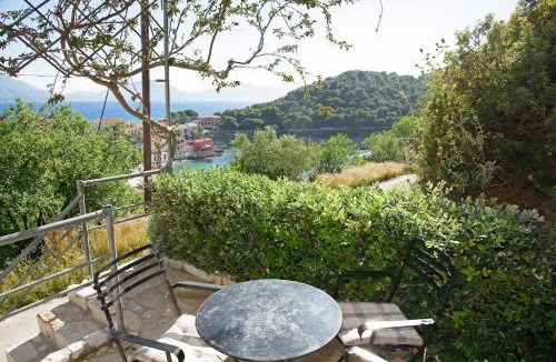 Frourion Apartment | Assos Caldera