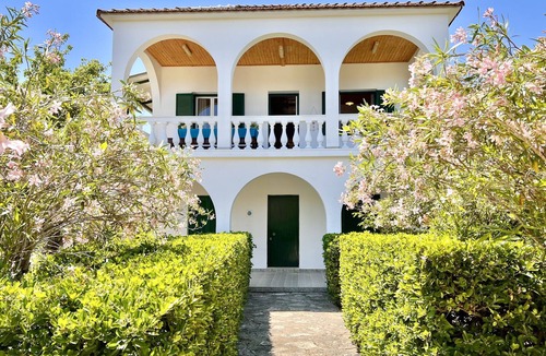 Astrakeri Villa | Astra Beach House in Astrakeri Bay