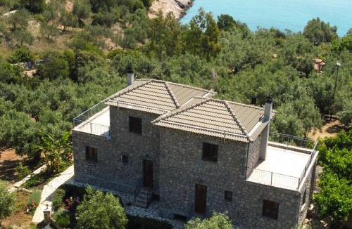 Paralia House | Astros Beach house within an olive farm