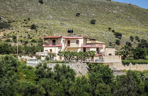 Exopoli Apartment | Astrostudio 1 Chania ☀️ Apartment with isolated balcony. Sea and mountain view