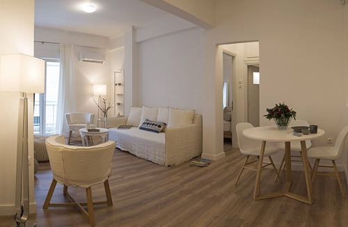 Platia Viktorias Apartment | Athenian Flart , 2 bdr flat, 3min from metro