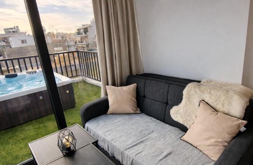 Omonia Apartment | Athens Center Apartment with Private Jacuzzi