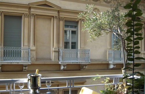 Athens City Centre Apartment | Athens flat in Syntagma square, 250m from METRO Station
