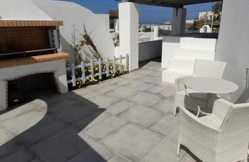 Kamari Apartment | Atlantis - by S paradise - outdoor jacuzzi & seaview