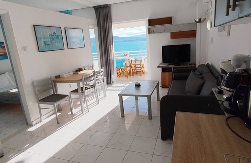 Loutraki-Agioi Theodoroi Apartment | Atlas - Unlimited Sea View Apartment