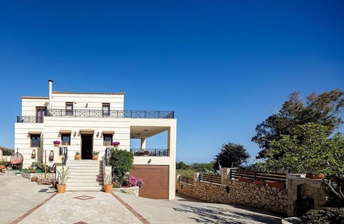 Roussospiti Villa | Attractive Countryside Villa, A/C, Private Pool, Sea Views - 10mins drive to Rethynmo Town & Beach!