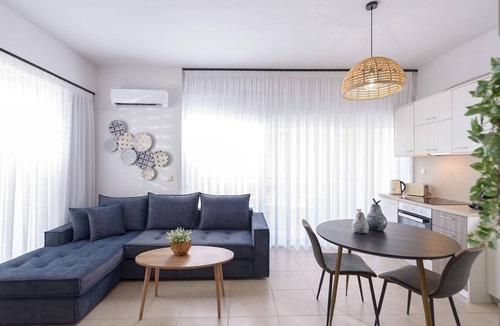 Heraklion Apartment | Attractive Ground Floor Apartment, A/C, Balcony with Sea View - Centrally Located in Heraklion!