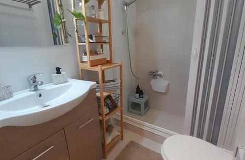 Anatolikos Sinikismos Apartment | Aura Garden Apartment