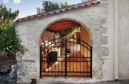 Exopoli House | Authentic House in Georgioupoli with Mountain View