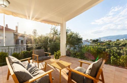 Avia House | Avia's Seaside Hideaway with Lush Garden