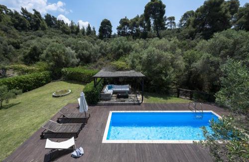 Sithonia Villa | Aza Beachfront Villa by Luxlikehome