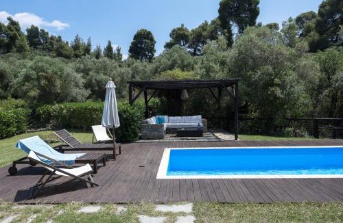 Sithonia Villa | Aza Beachfront Villa by Luxlikehome