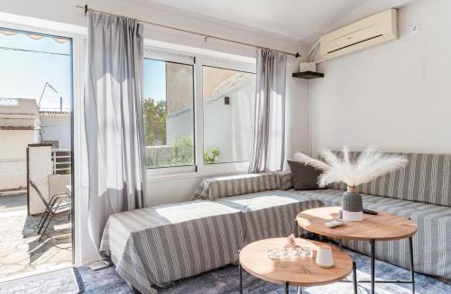 Nea Peramos House | Azure Nest
