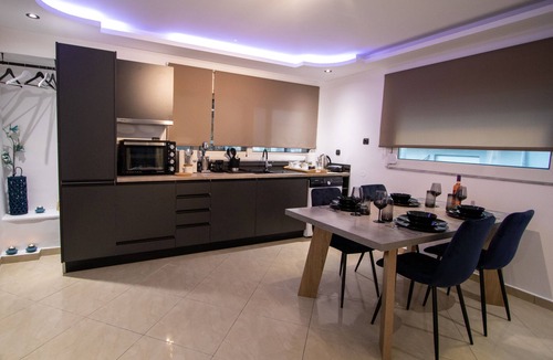Koum Kapi Apartment | B l a c k S u i t e