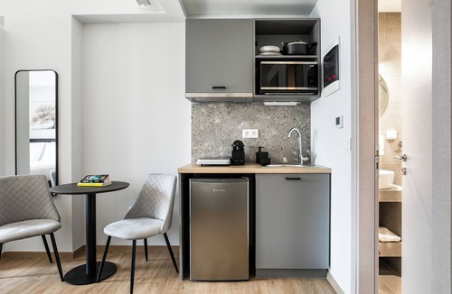 Dafni-Ymittos Apartment | B48 Athens Dafni