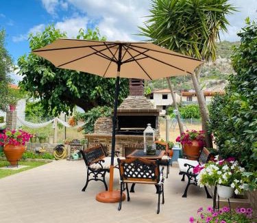 Toroni House | Backyard houses