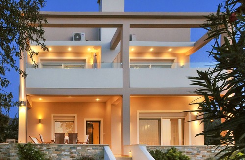 Skala Sotiros Apartment | Balconies on Sea - The White Apartment