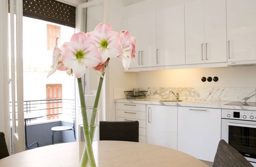 Psirri House | Bauhaus building, 5 apts, 3 levels. Next to Plaka. EP16