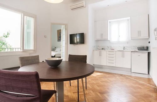 Psirri House | Bauhaus building, 5 apts, 3 levels. Next to Plaka. EP16