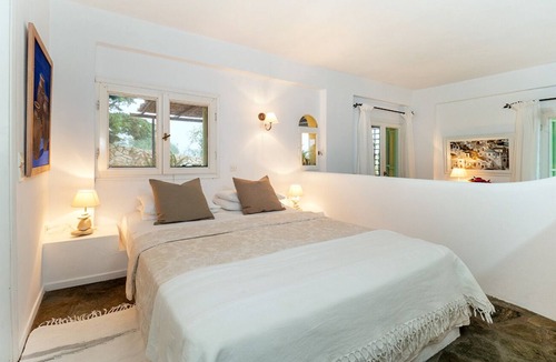 Gaios House | Bay View Bougainvillea Lower