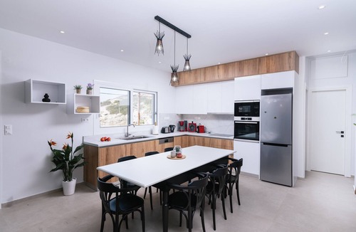 Lygaria Apartment | Beach front apartment with swimming pool ideal for families