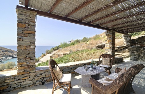 Pisses Apartment | Beach Front Apartment - Vacation next to a secluded beach