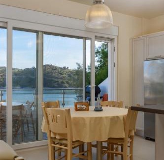 Kaloi Limenes Apartment | Beach Front Condo South Crete