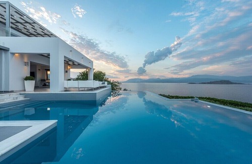 Katakali Villa | Beach Front Villa With Large Private Sea Water pool & Amazing Sea View!