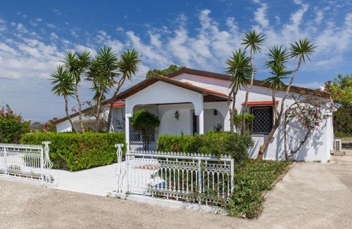 Gennadi House | Beach House By The Sea
