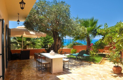 Agios Gordios House | Beach houses in Corfu “Angelos” at Agios Gordios