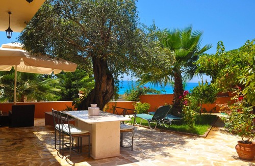 Agios Gordios House | Beach houses in Corfu “Angelos” at Agios Gordios