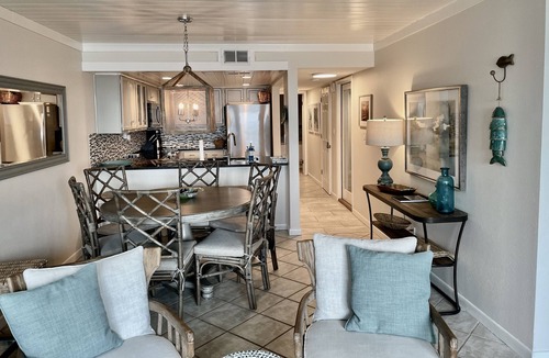 Sunnyside House | Beachfront 3-bedroom vacation home 1000 feet of beach just outside your door