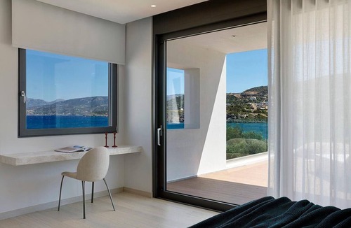Ammoudara Villa | Beachfront 6 bedroom villa with a heated pool