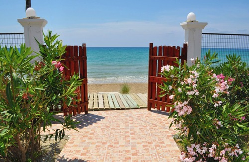 Agios Gordios House | Beachfront Holiday House Eftichia