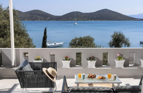 Mavrikiano Apartment | Beachfront luxury apartment with stunning views