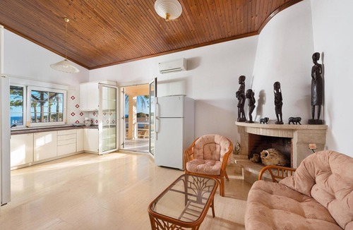 South Rhodes Villa | Beachfront Luxury Rhodes Villa | 5 bedrooms sleeps 14 | Villa Maria | Kiotari