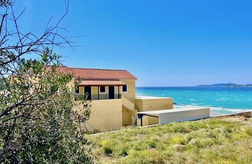 Agios Stefanos Avliotes Villa | Beachfront Villa Bellevue by DadoVillas