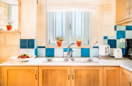Rapaniana Villa | Beachfront villa Turquoise with private pool, BBQ and ping pong table