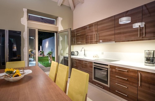 Tragaki Villa | Beachfront Zante Villa | Villa Perla | 5 Bedroom | Private Pool | Tragaki