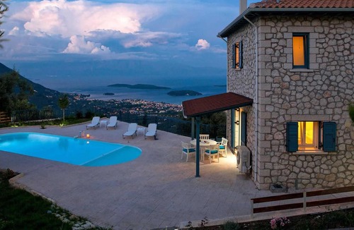 Lefkas Villa | Beautiful 2 bed villa with great views.