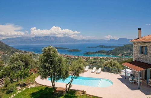 Lefkas Villa | Beautiful 2 bed villa with great views.