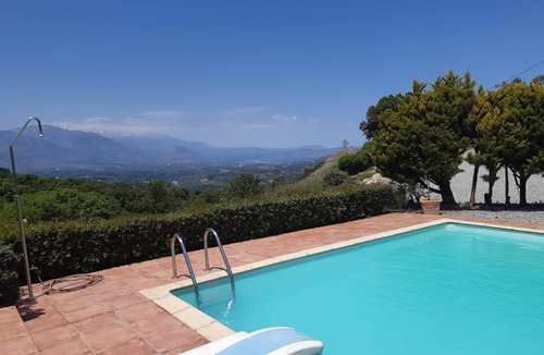 Monopari Villa | Beautiful 4 bedroom villa with private pool