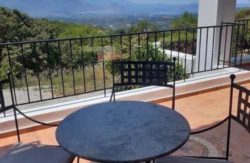 Monopari Villa | Beautiful 4 bedroom villa with private pool