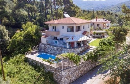 Megalos Prinos Villa | Beautiful Greek Villa with pool 5 mins from the beach