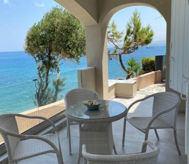 Linoperamata Apartment | Beautiful House in Front of the Sea