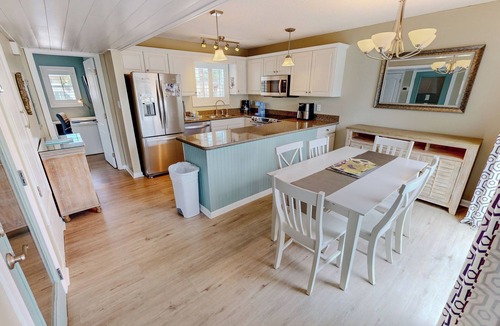Holiday Isle Villa | Beautiful Lake frontPrivate Villa SPC 0013 with free beach service for 2