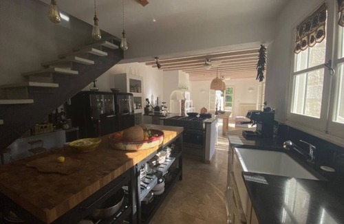 Mpogdanatika Villa | Beautiful villa with natural pool near the sea